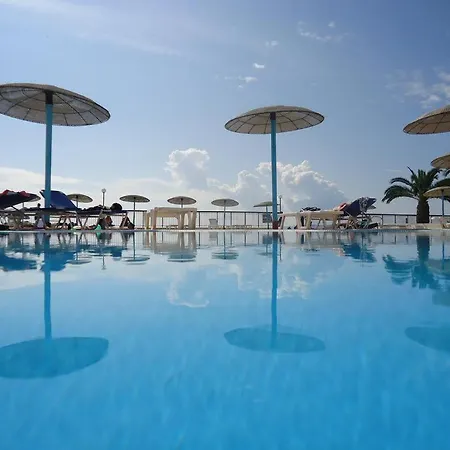 Cavos Horizon מלון 3*